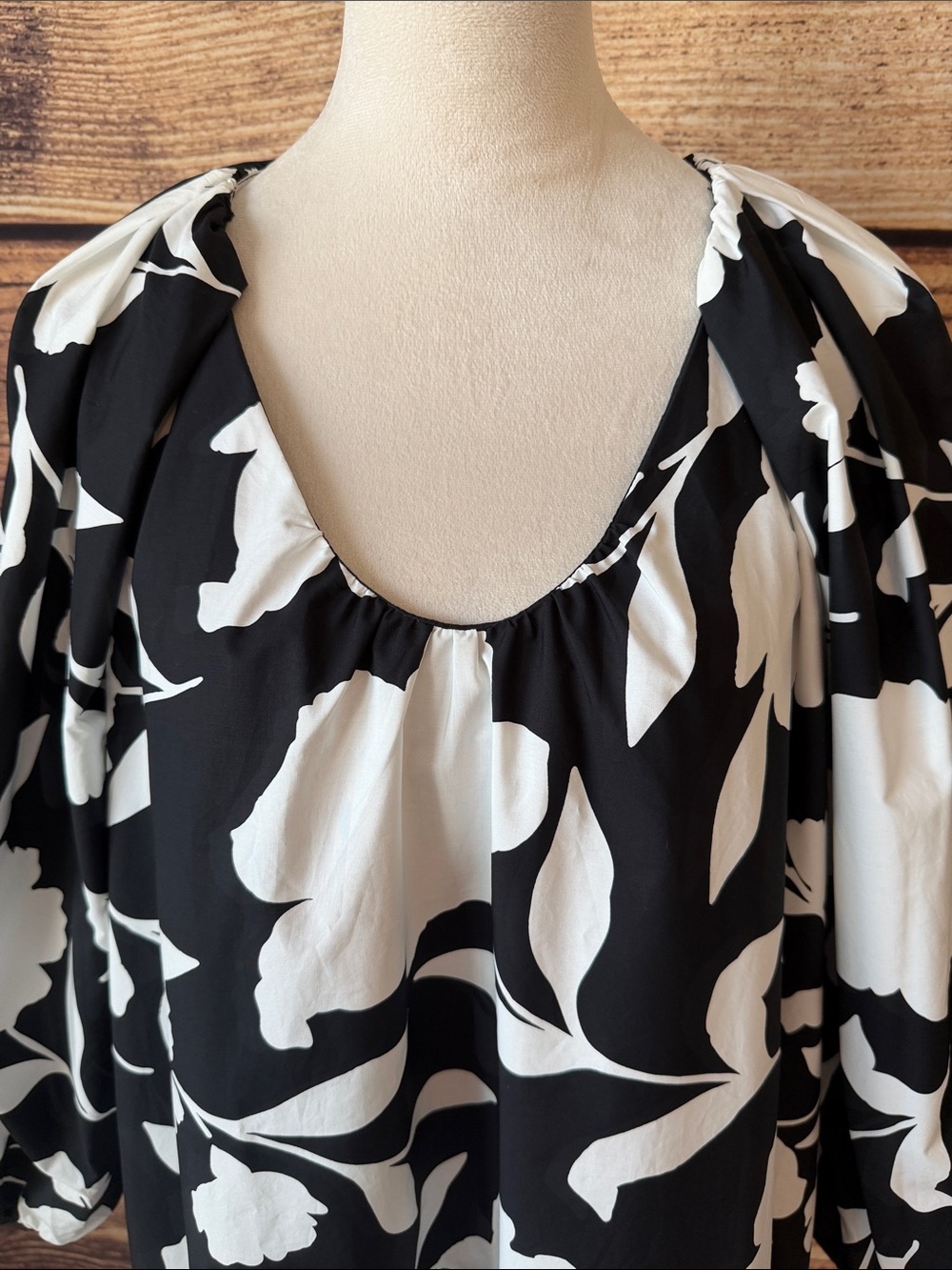 kate spade Black and White Floral Long Sleeve Shift Dress - Picture 3 of 8